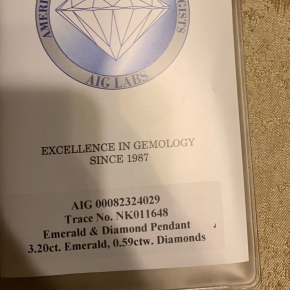 Stunning 3.2 karat emerald pendant with diamonds - Picture 3 of 4